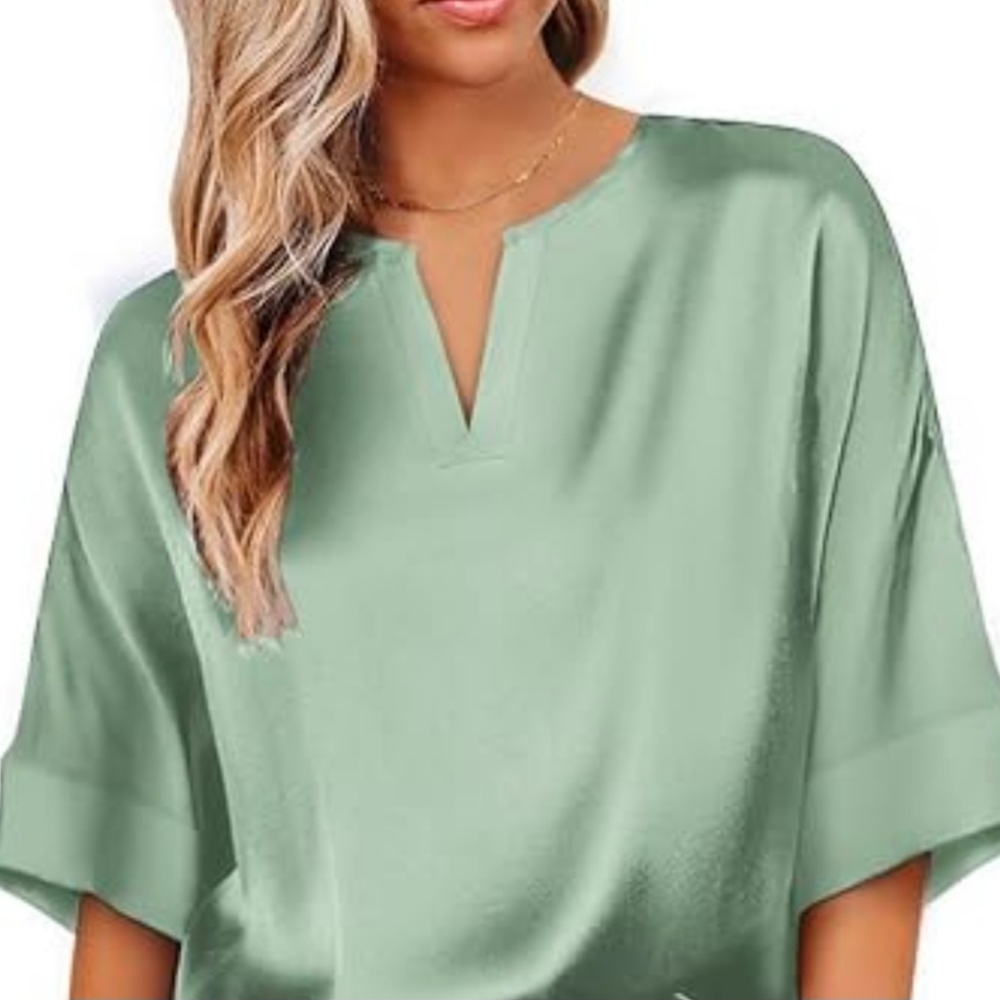 NWT Satin Top leisure 2x plus short sleeve green